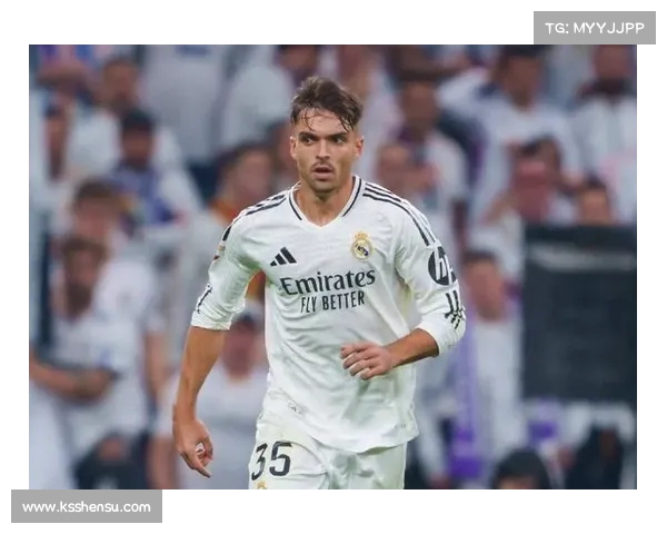 16岁中场瓦扎内与阿贾克斯续约 转会皇马未果仍留队 16岁中场瓦扎内与阿贾克斯续约 转会皇马未果仍留队