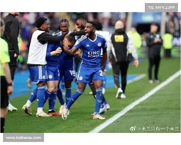 英超开幕战激烈角逐新赛季首场对决引发球迷热烈期待 英超开幕战激烈角逐新赛季首场对决引发球迷热烈期待